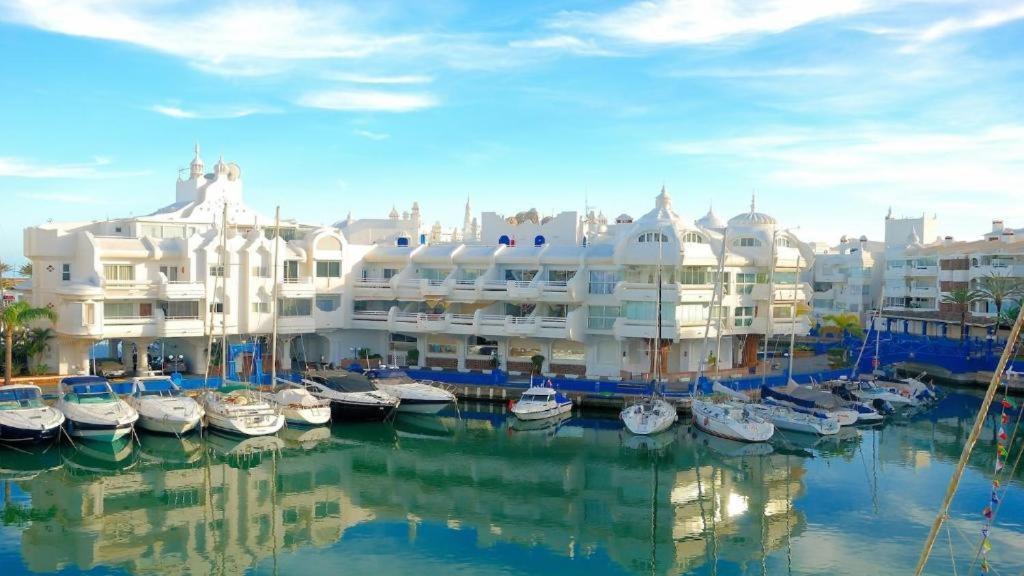 Apartamentos Benalmarina Malaga Exterior photo